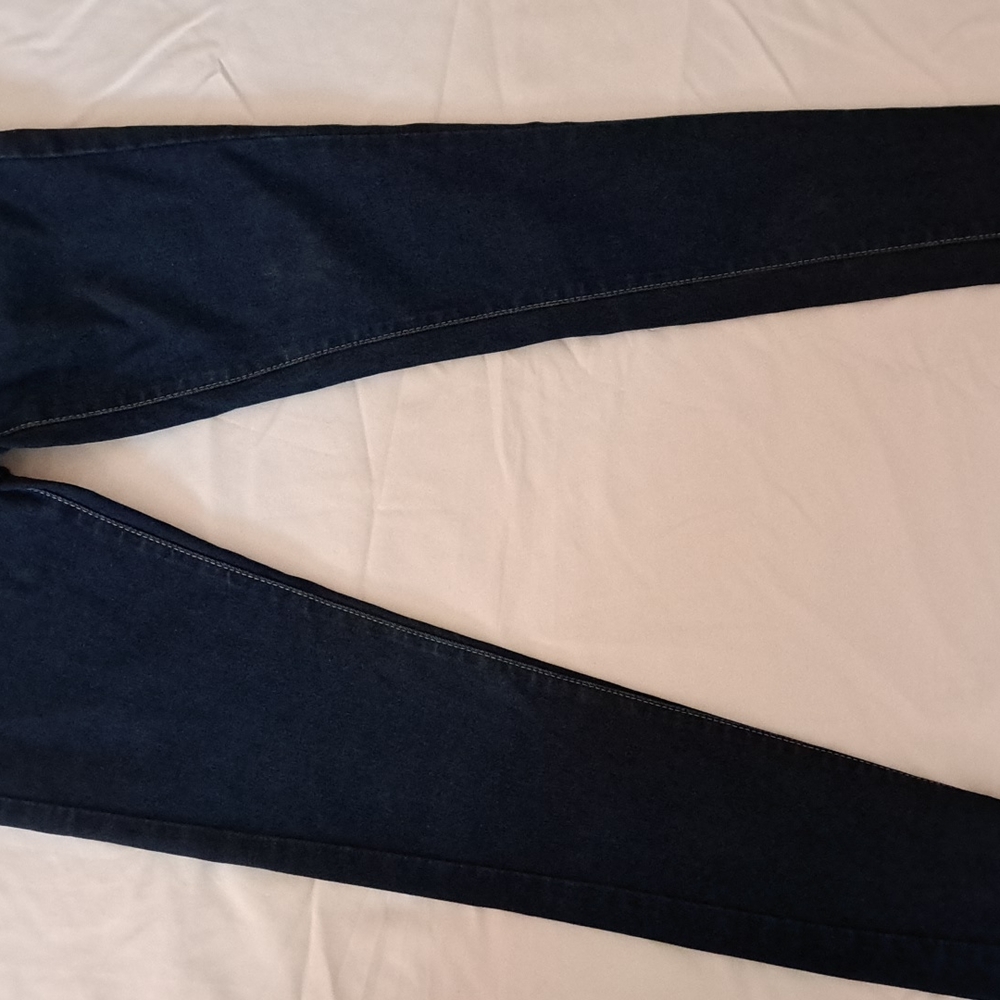 710 super skinny Levi Strauss  W24 L30 color very dark blue
